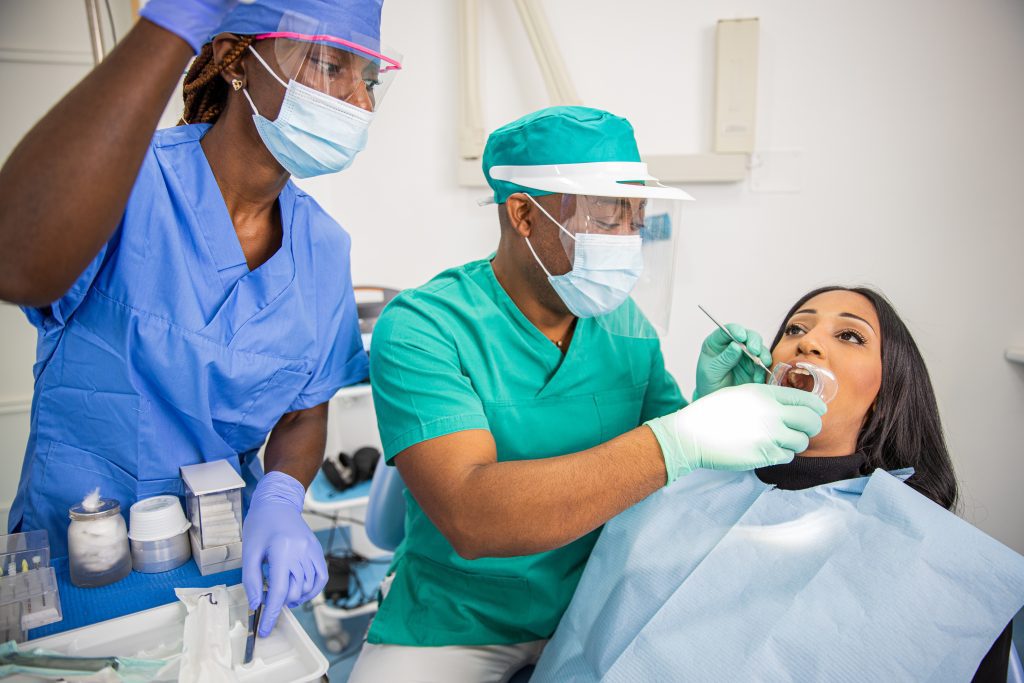 Proceso de implantes dentales Colombia